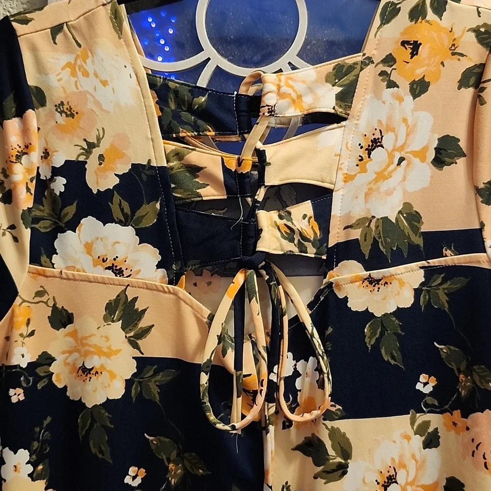 Midi Dress with pockets Size MEDIUM - Picture 3 of 4